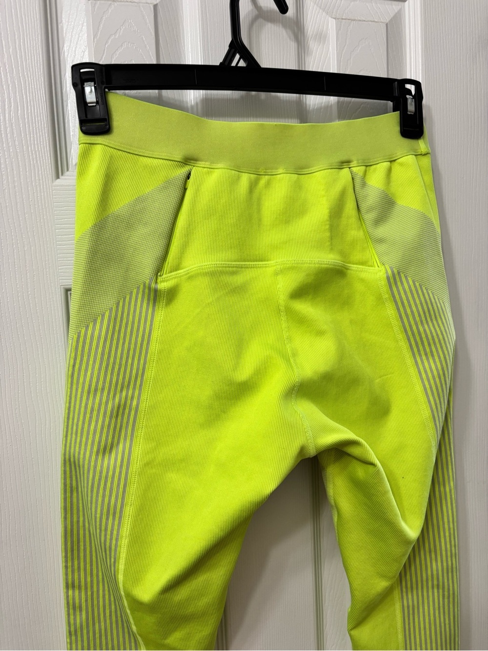 Fabletics Ultra High-Waisted Seamless Sprint Legging Neon Safety Yellow Sz Small - Picture 7 of 8